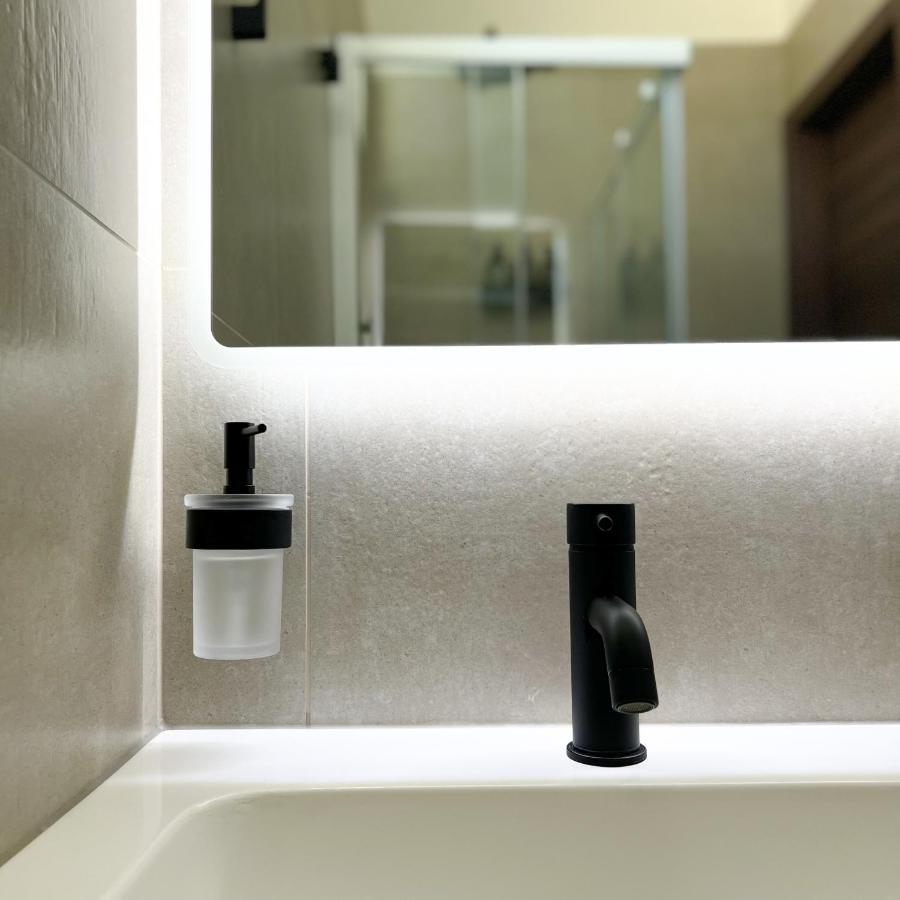 La Dama Del Porto Hotell Laveno-Mombello Eksteriør bilde